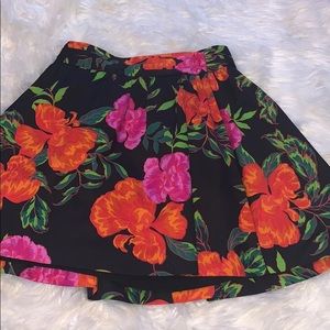 NWT-Express: Highwaisted Floral Ruched Skirt
